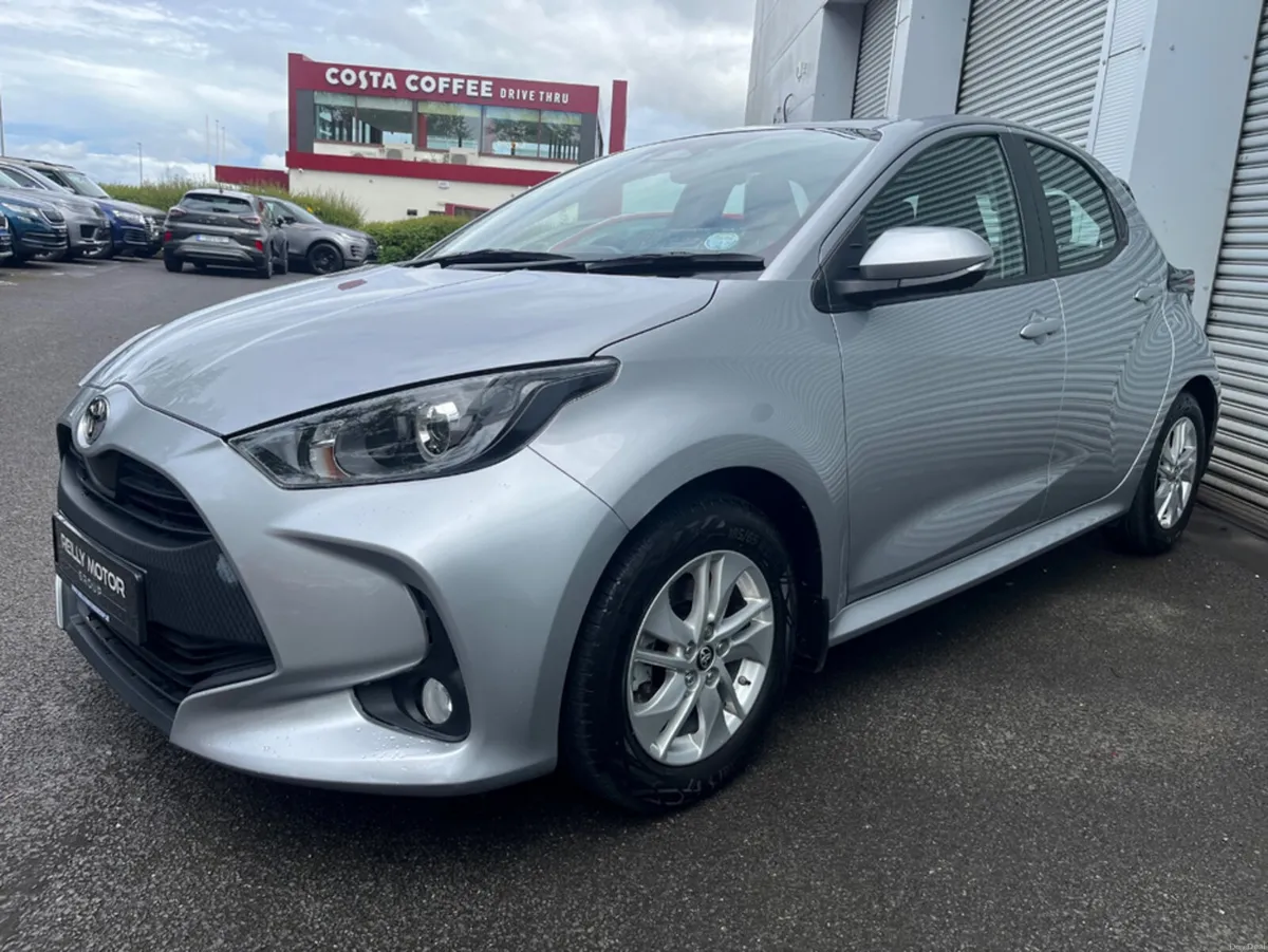 Toyota Yaris 1.5 PETROL HYBRID LUNA AUTO - Image 3