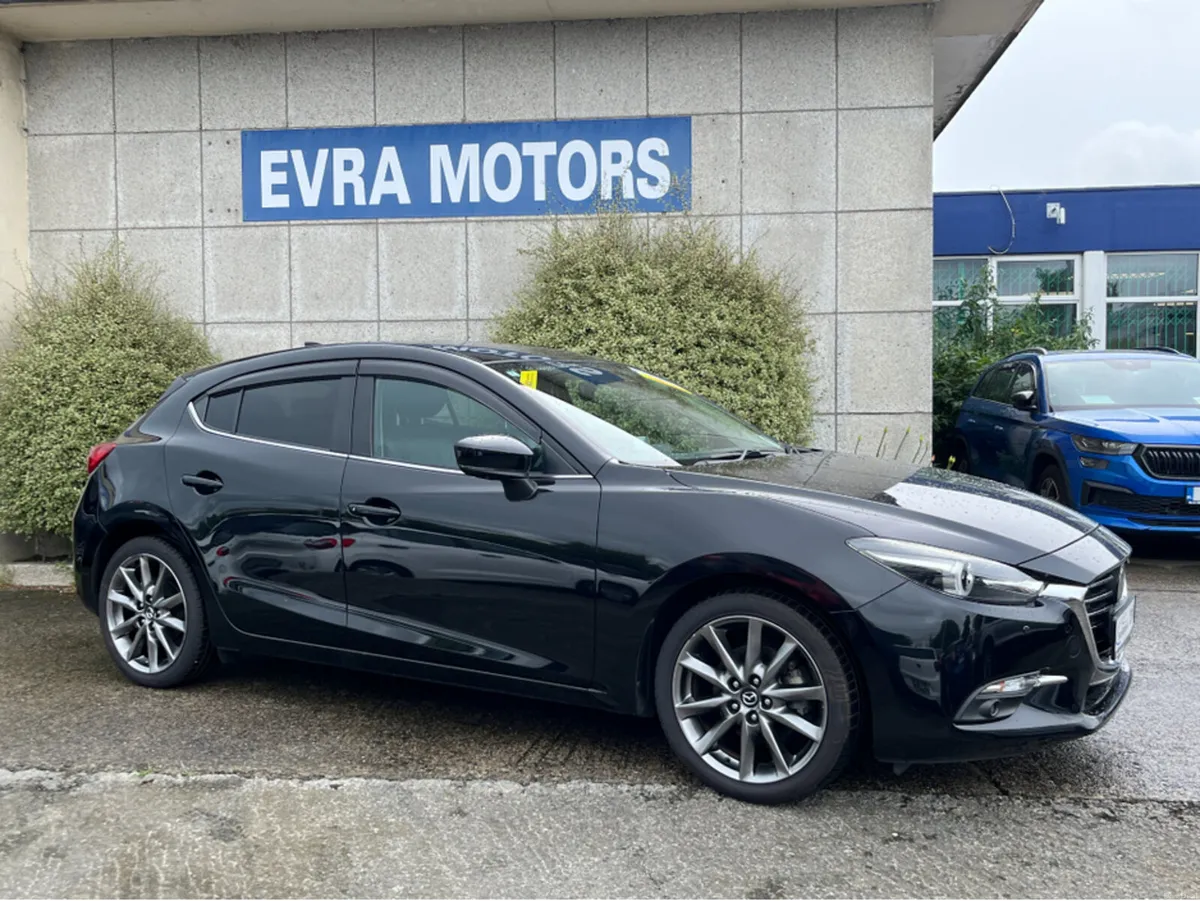 Mazda Mazda3 AXELA SPORT AUTOMATIC 1.5 DIESEL //LO - Image 3