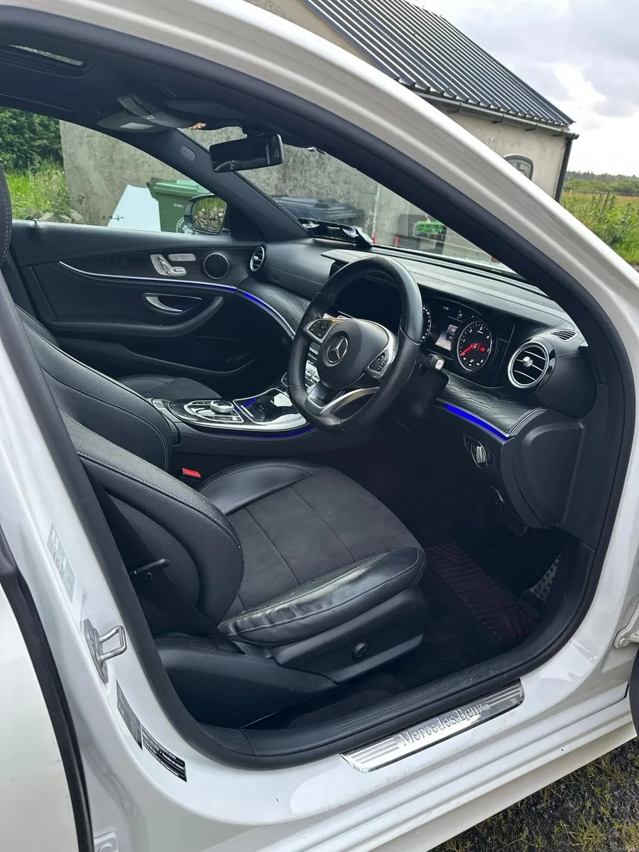 Mercedes E220 / Nissan Qashqai Tekan - Image 3