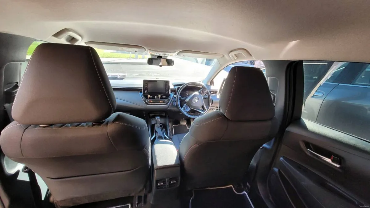 Toyota Corolla Luna Automatic 1.8  hybrid - Image 2