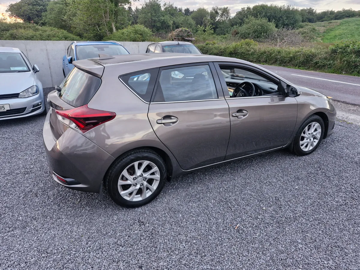 Toyota Auris 2017 - Image 6