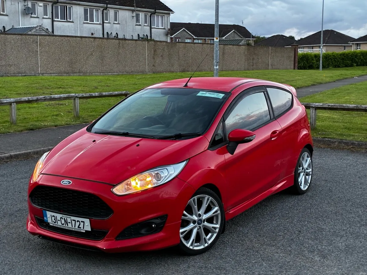2013 Ford fiesta s low millege quick sell - Image 2