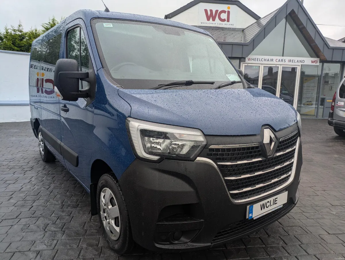Renault Master Wheelchair Accessible Vehicle (WAV) - Image 3