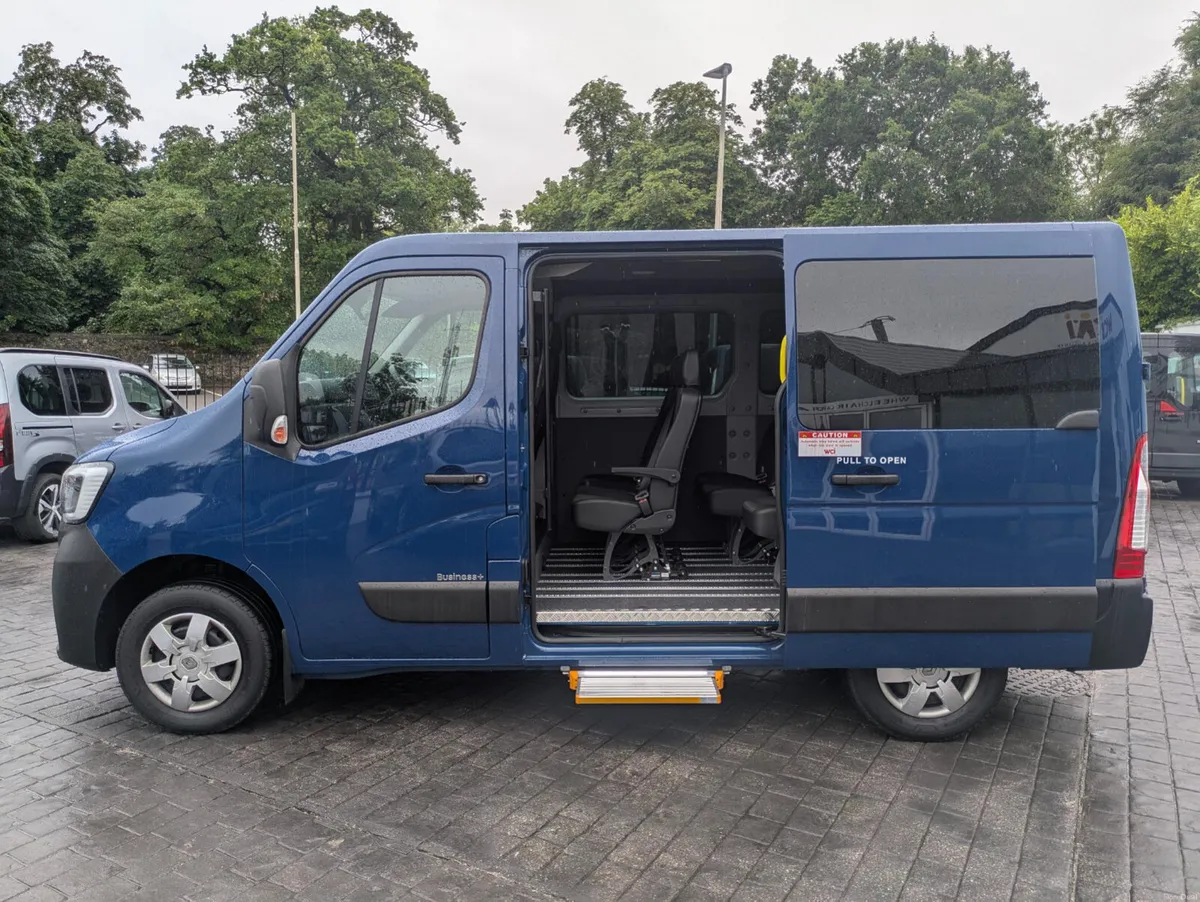Renault Master Wheelchair Accessible Vehicle (WAV) - Image 6
