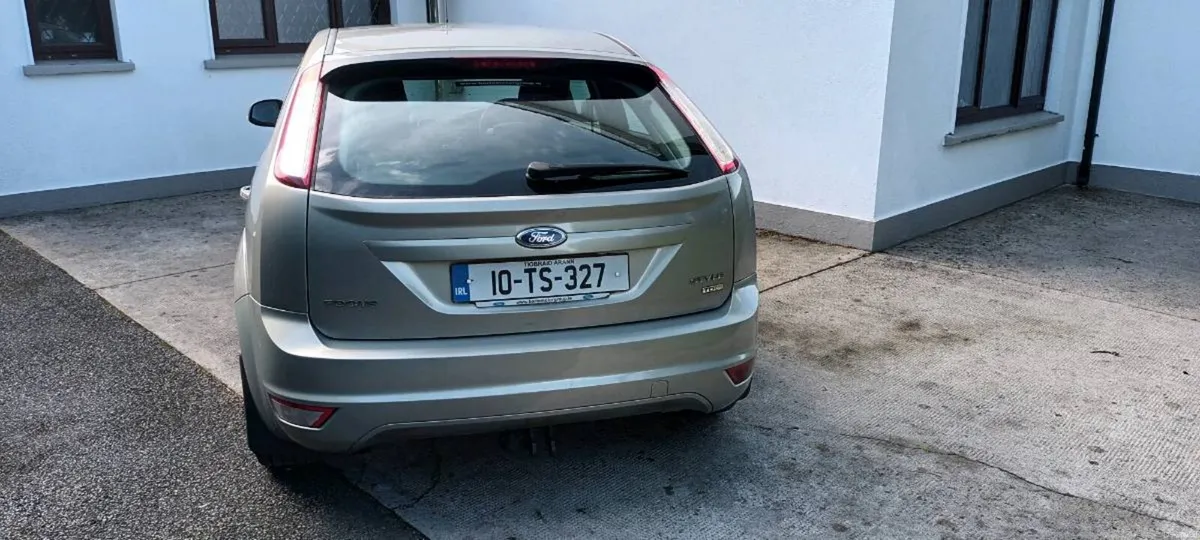 2010 Ford Focus. NEW NCT TO MAY 2027. TAXED. - Image 4