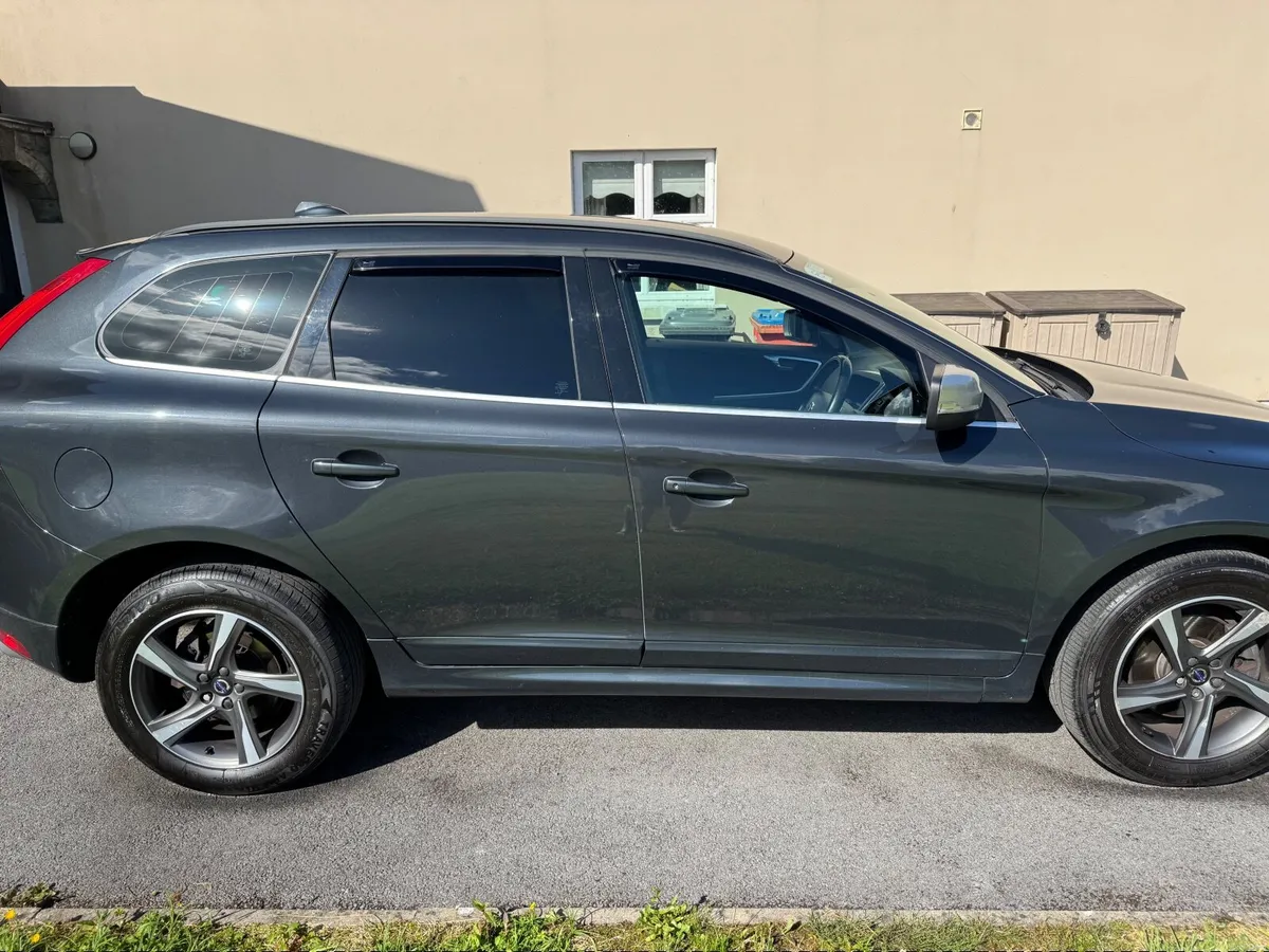 2016 Volvo XC60 D4 R-Design - Image 2