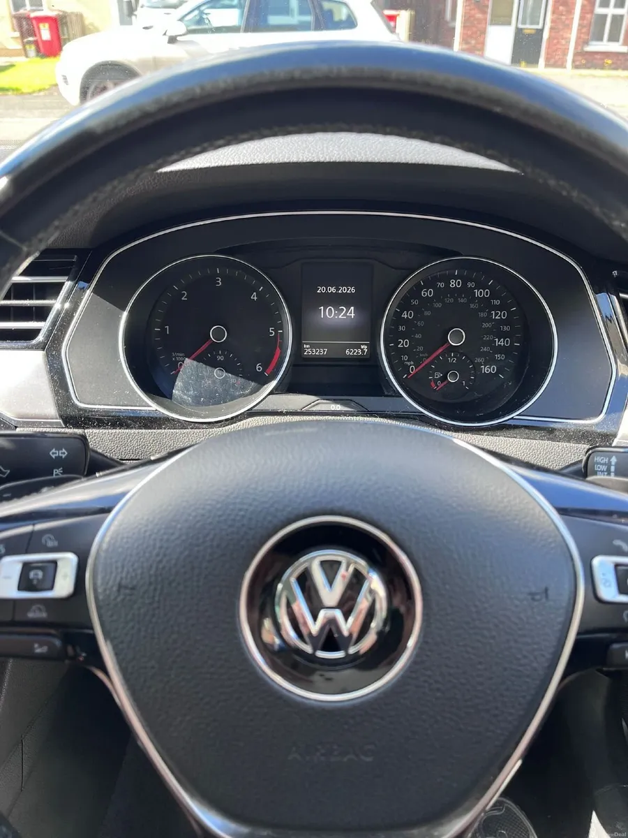 Volkswagen Passat Highline Automatic 2.0 TDI - Image 6