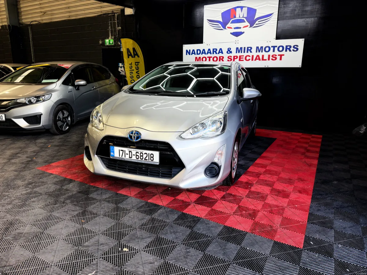 2017 Toyota Aqua Hybrid - Image 5