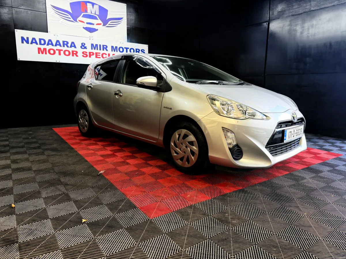 2017 Toyota Aqua Hybrid - Image 3