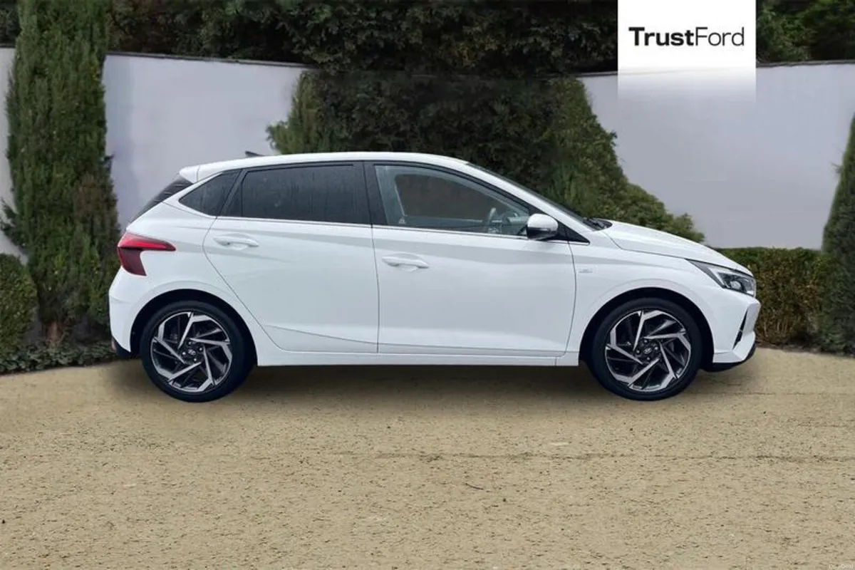 Hyundai i20 Premium - Image 3