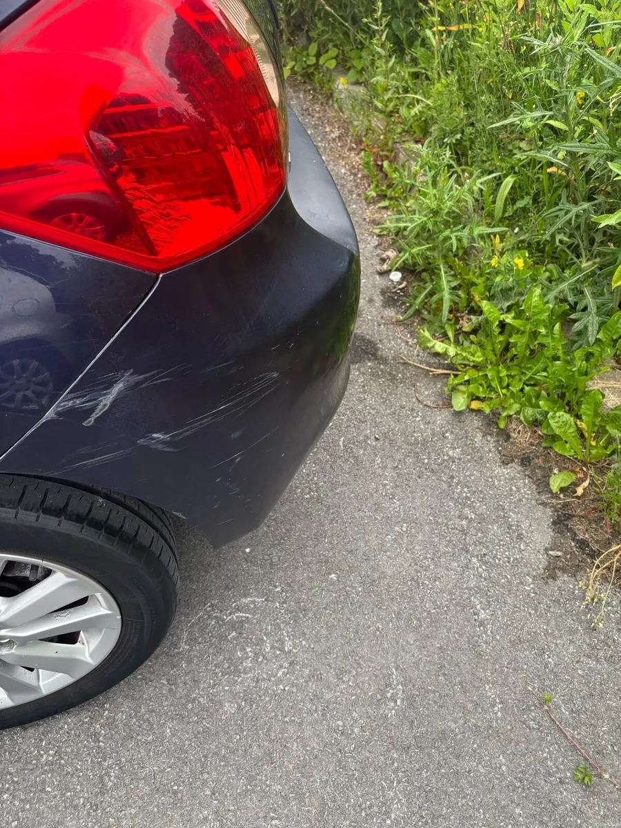 Toyota Auris 1.4 petrol Terra - Image 6