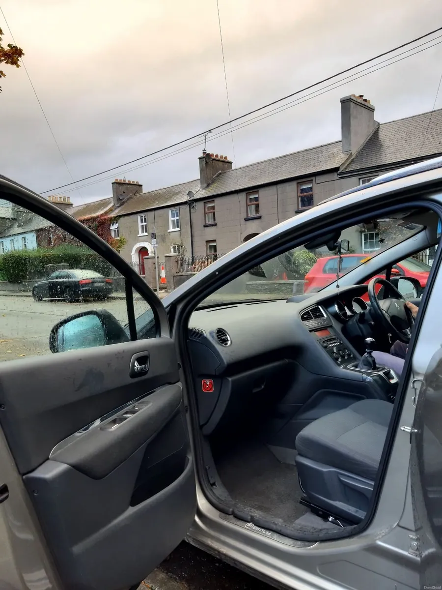 Peugeot 5008 2013 - Image 1