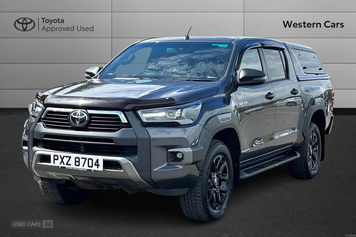 Toyota Hilux 2.8 D-4D Invincible X Auto 4WD Euro 6 - Image 3