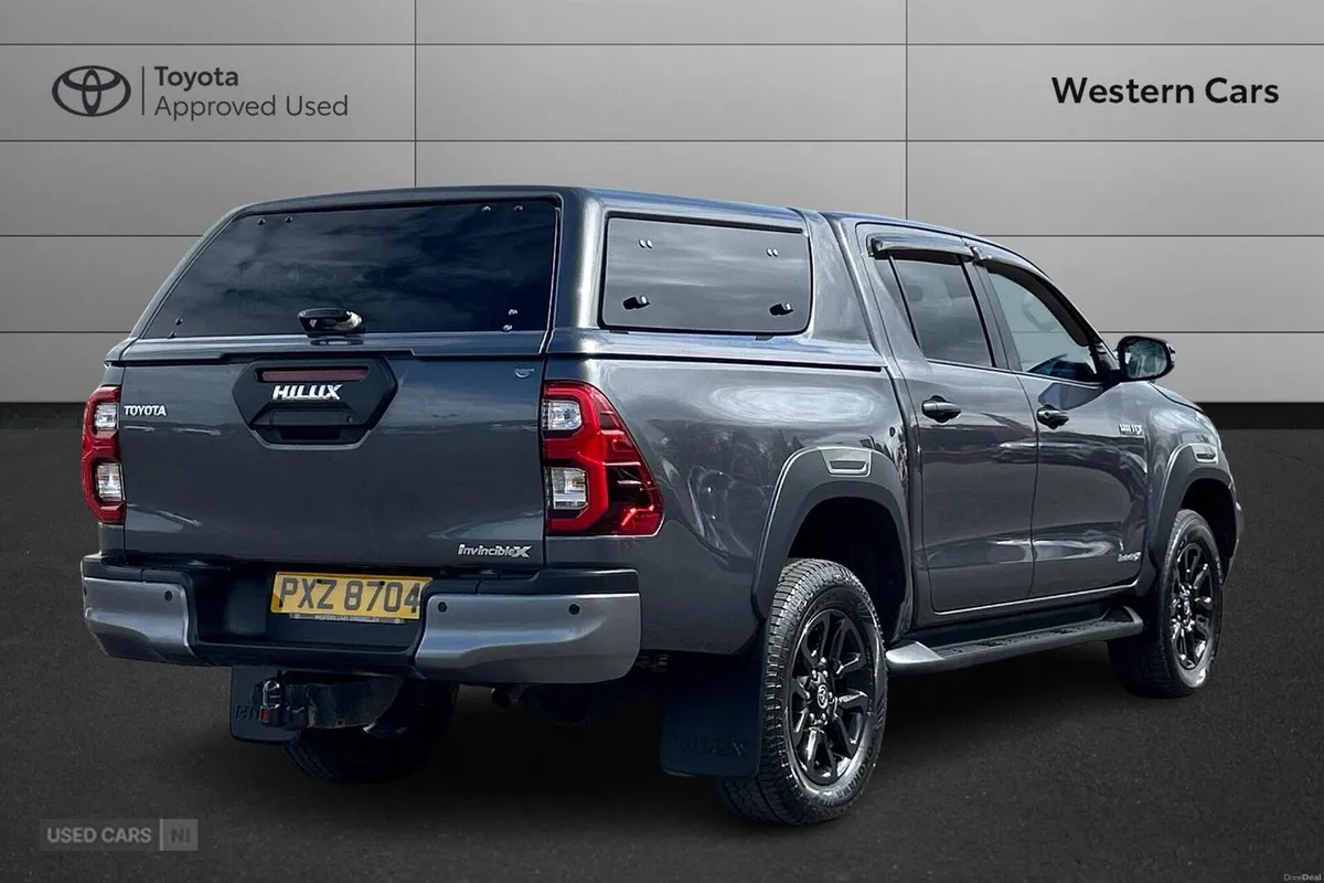 Toyota Hilux 2.8 D-4D Invincible X Auto 4WD Euro 6 - Image 2