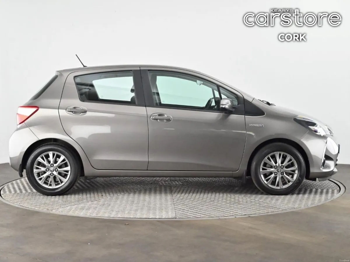 Toyota Yaris Hybrid Luna Auto - Image 2
