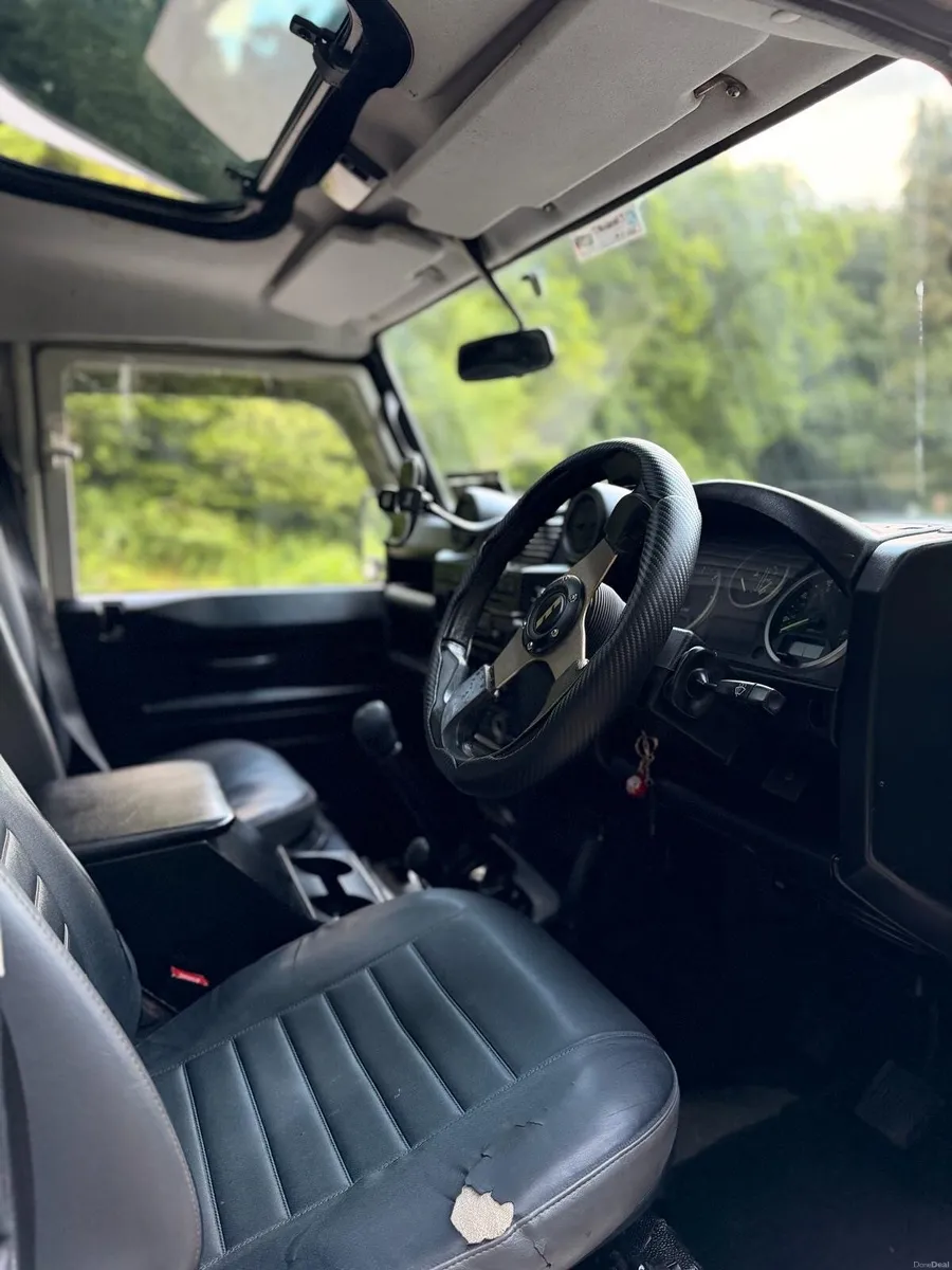 Land Rover Defender 2008 - Image 4