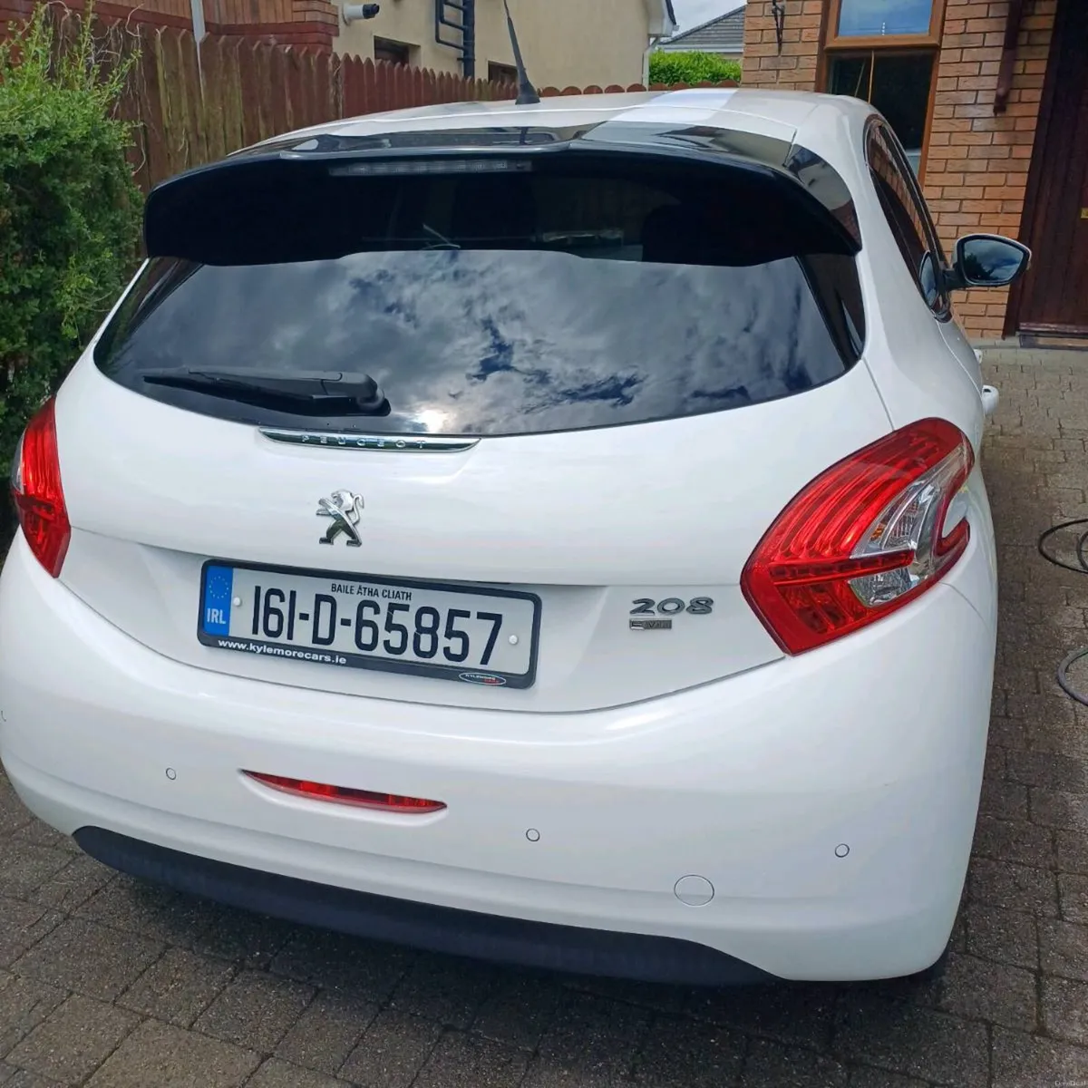 Car - Image 3