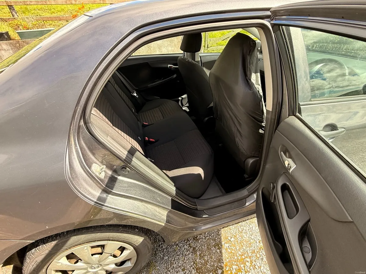 Toyota Corolla 2010 - Image 3