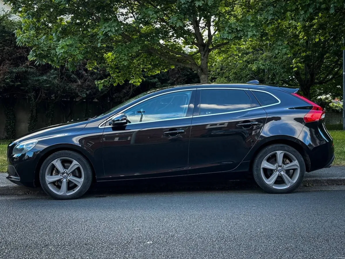 VOLVO V40 2013 T4 || LOW MILEAGE*** - Image 4