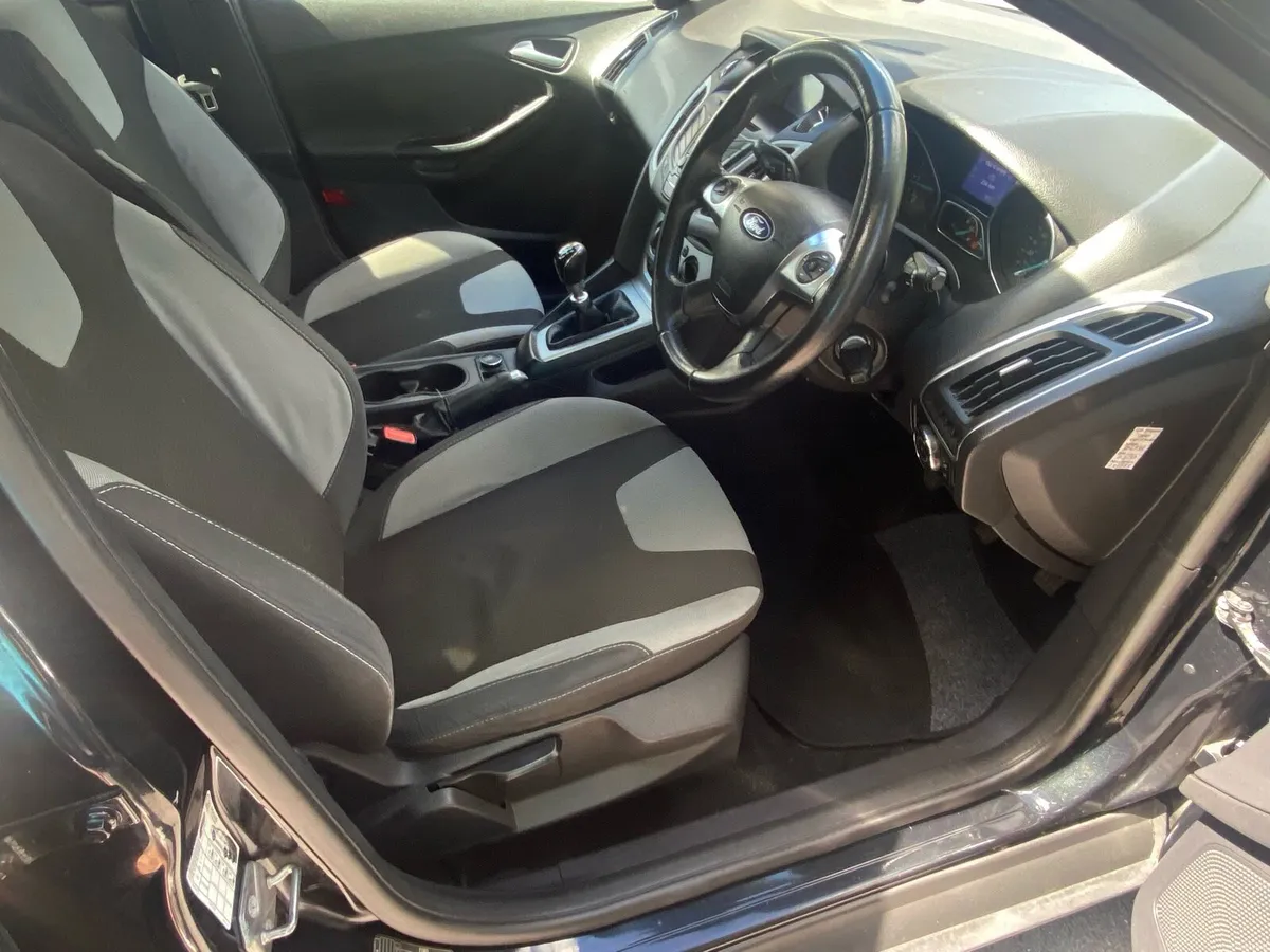 Ford Focus Zetec ** trade-in welcome ** - Image 3