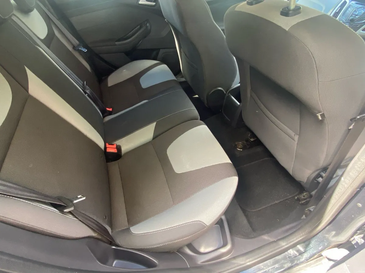 Ford Focus Zetec ** trade-in welcome ** - Image 4