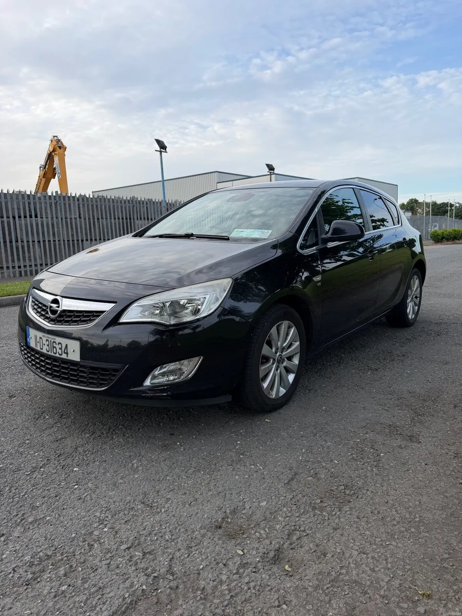 Opel Astra J SE 2011 - Image 3