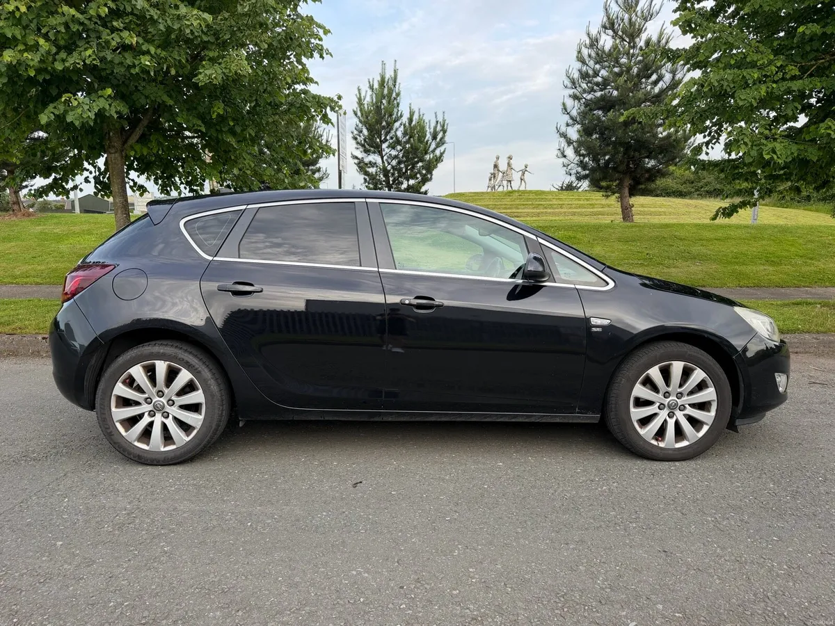 Opel Astra J SE 2011 - Image 4