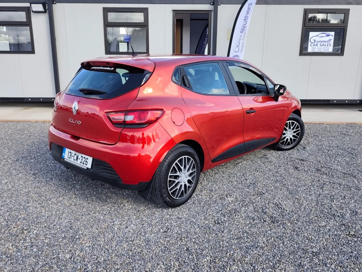 Renault Clio IV EXPRESSION 1.2 PET 4DR - Image 2