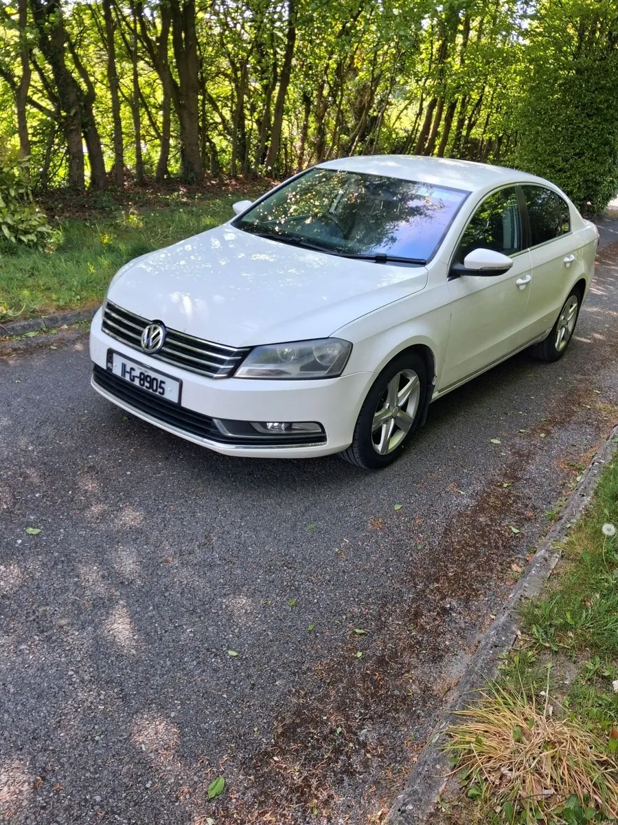 Volkswagen Passat 2011 - Image 2