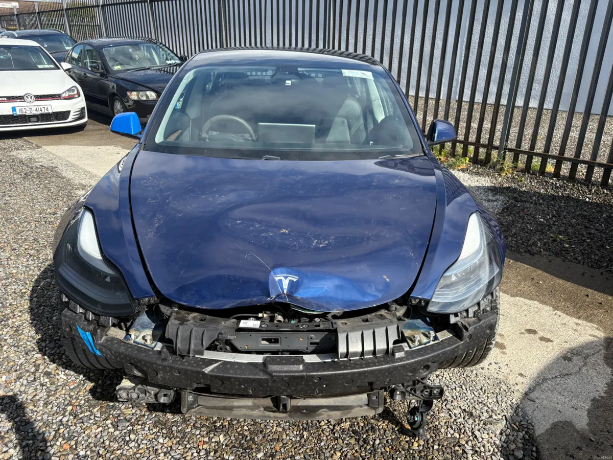 Tesla Model 3 Needs bumper wing and bonnet - Image 2