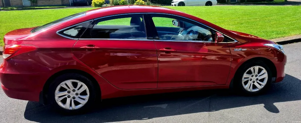 Hyundai i40  Style Blue Drive - Image 1
