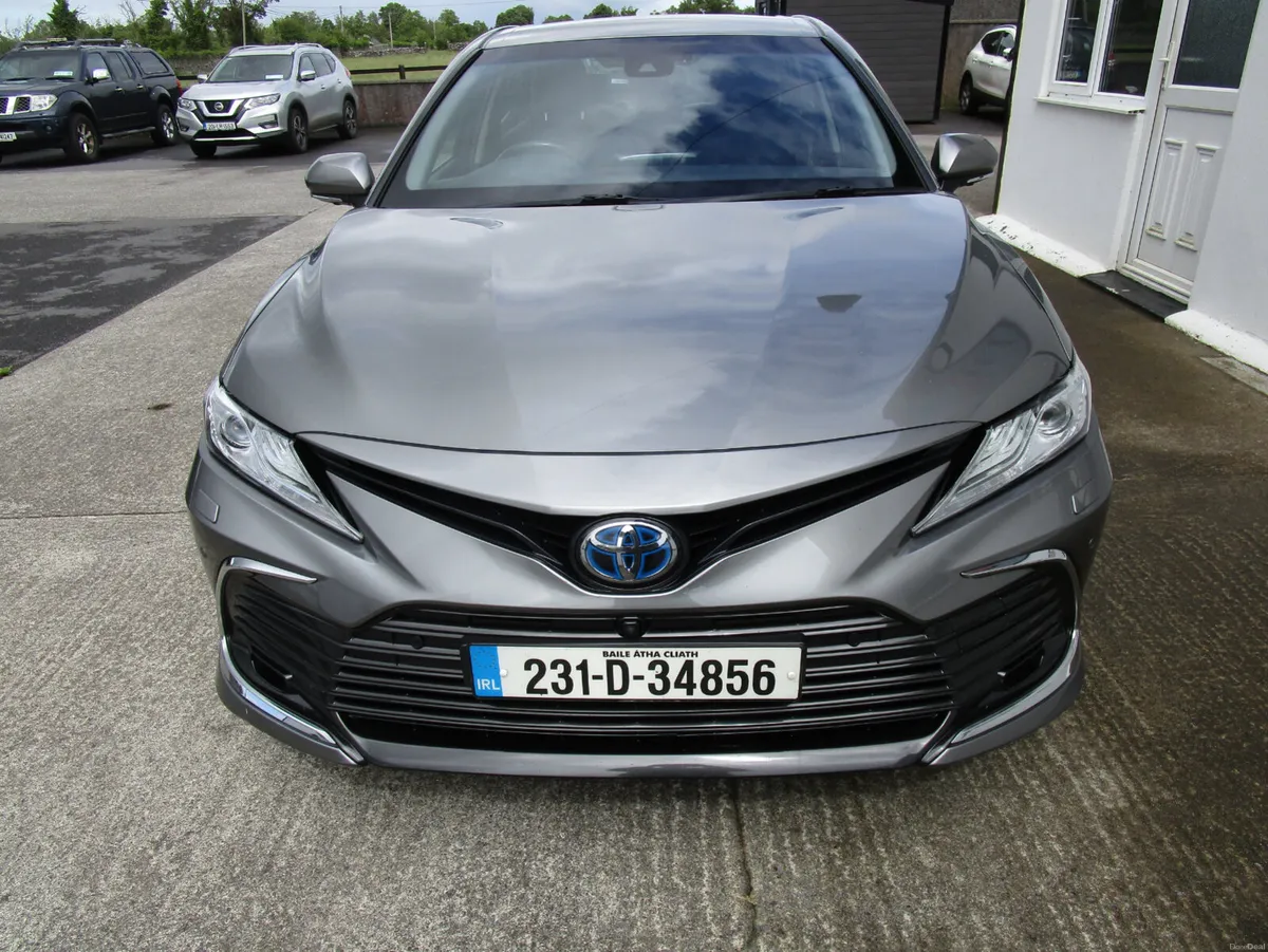 Toyota Camry 2023 - Image 2