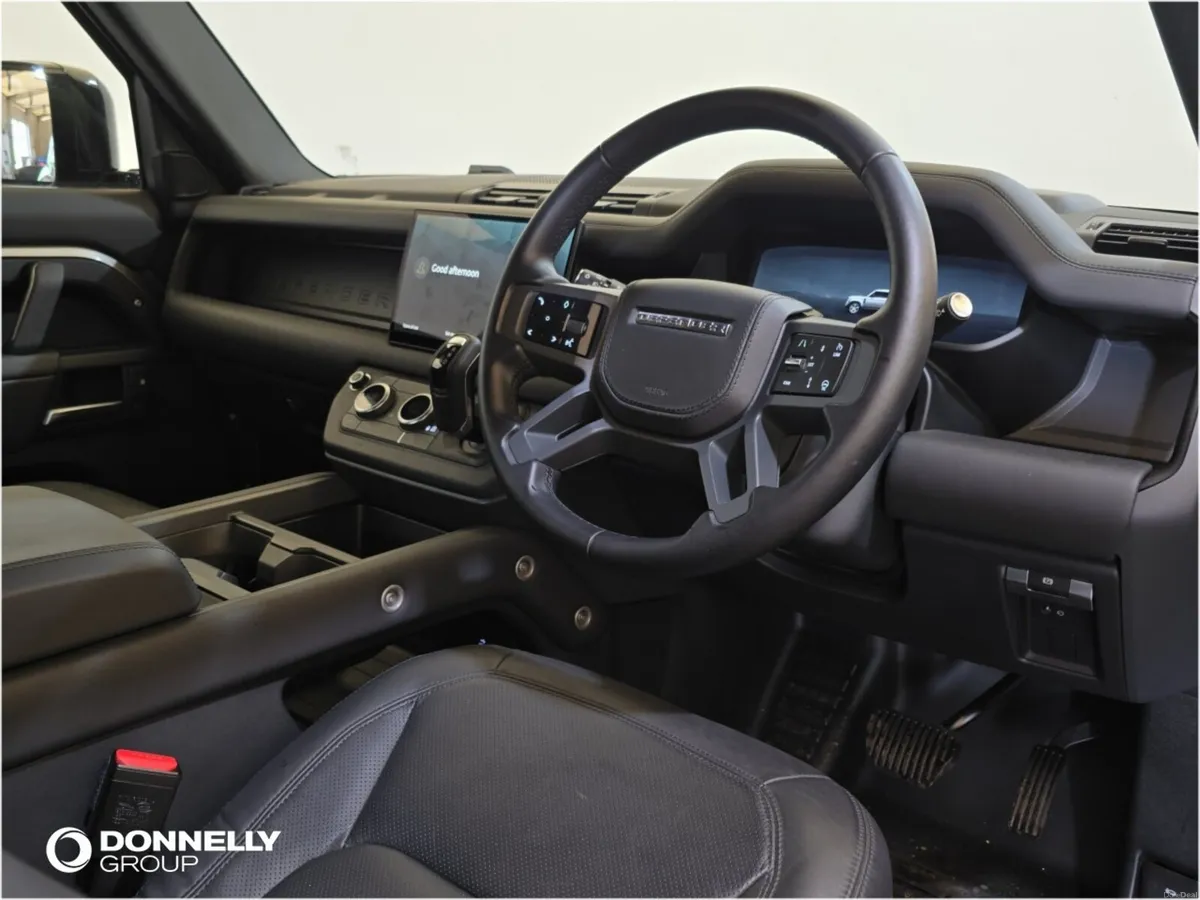 Land Rover Defender Diesel Estate X-Dynamic HSE - Image 4