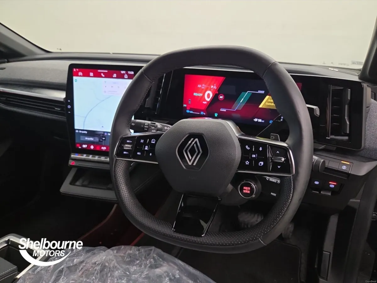 Renault Megane E-Tech Hatchback Iconic - Image 4