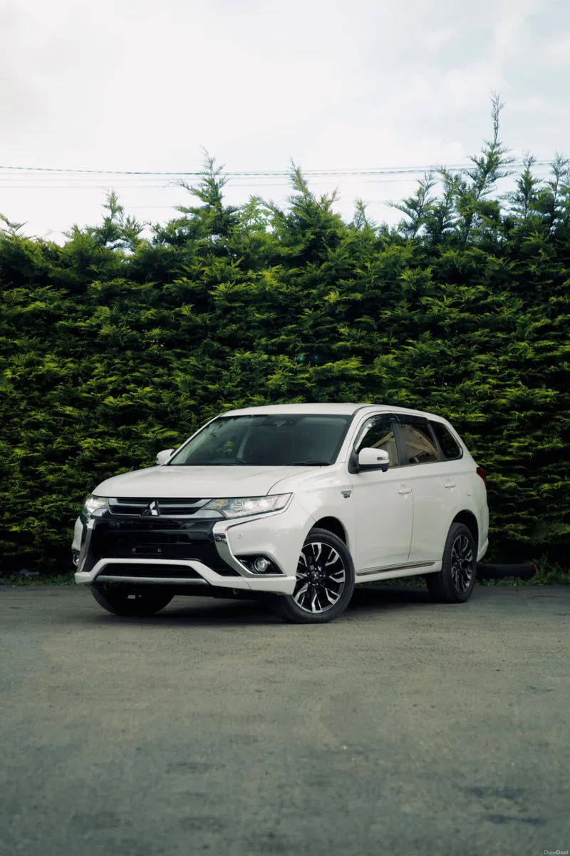 Mitsubishi Outlander 2.4 PHEV G 2018 - Image 1