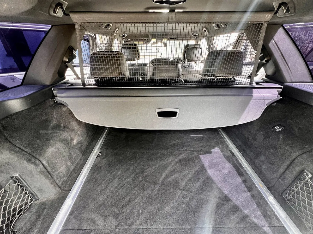 151 Mercedes E300 AMG Hybrid Nigh Edition Estate - Image 6
