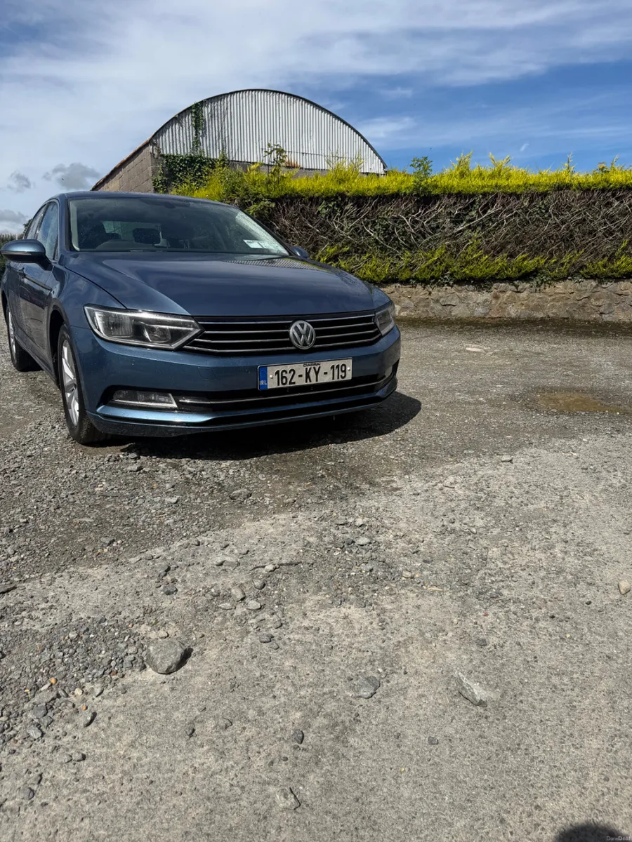 Volkswagen Passat 2016 - Image 2