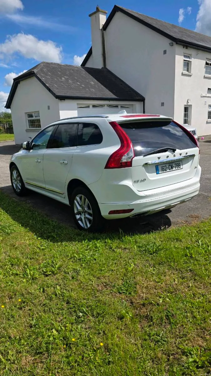 2016 Volvo XC60 Lux Nav Automatic - Image 3