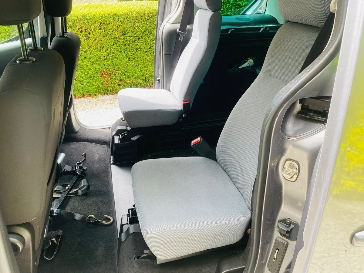 PEUGEOT PARTNER 4 SEAT + WHEELCHAIR 2017 (171) - Image 4