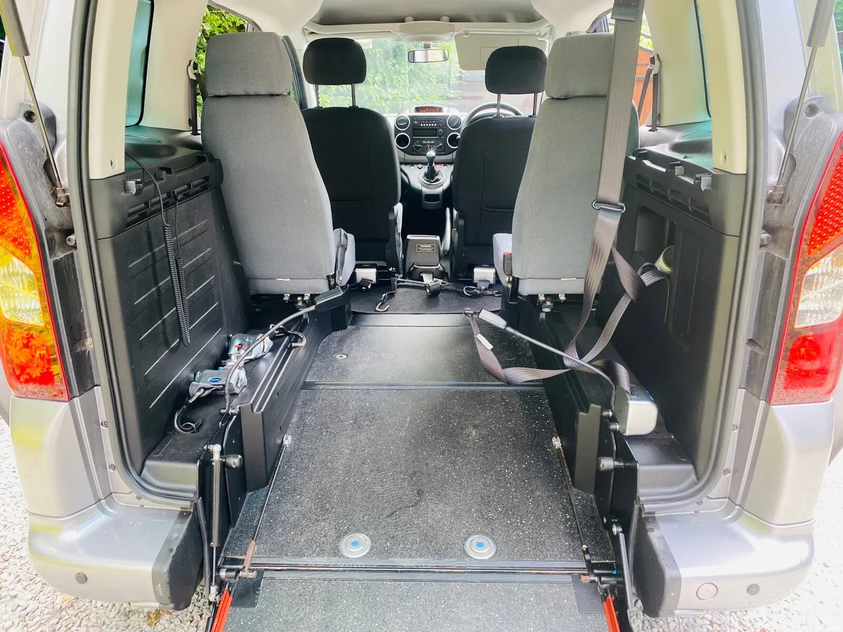 PEUGEOT PARTNER 4 SEAT + WHEELCHAIR 2017 (171) - Image 5