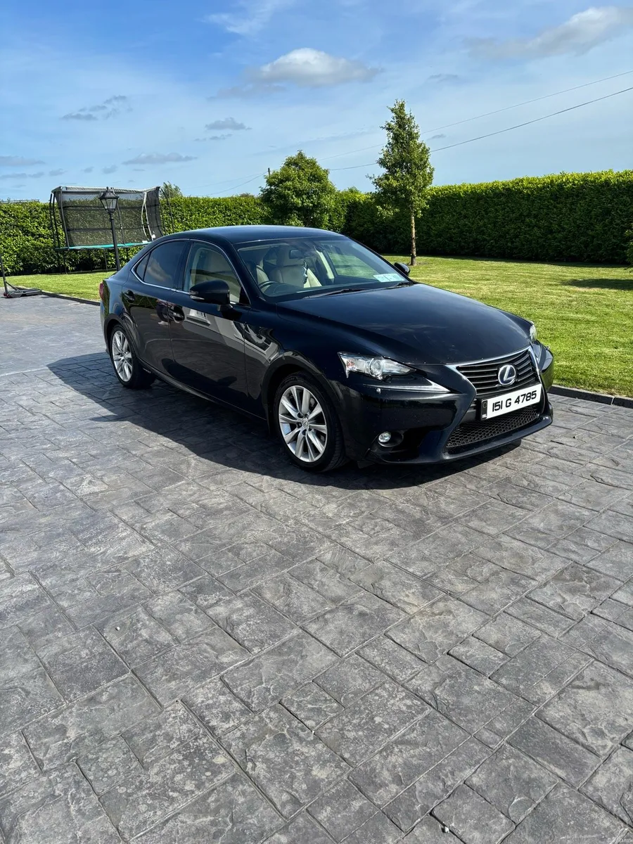 Lexus IS300h - Image 1