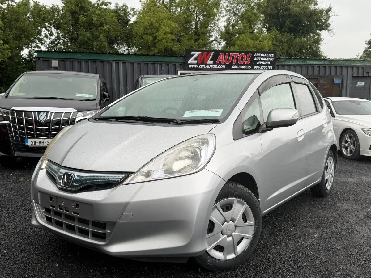 11 Honda Fit  HYBRID - Image 1