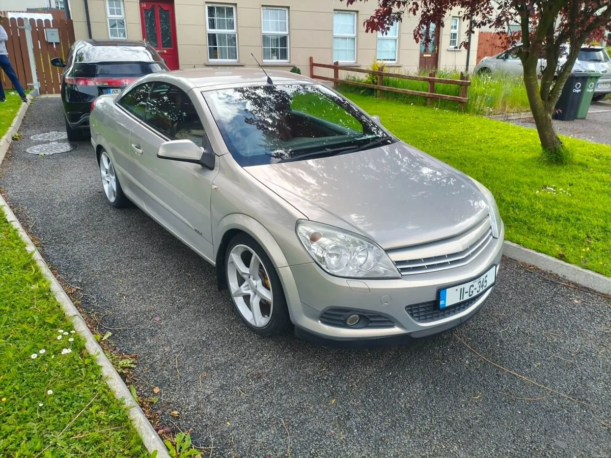2011 Opel Astra TWINTOP Convertible - Image 2