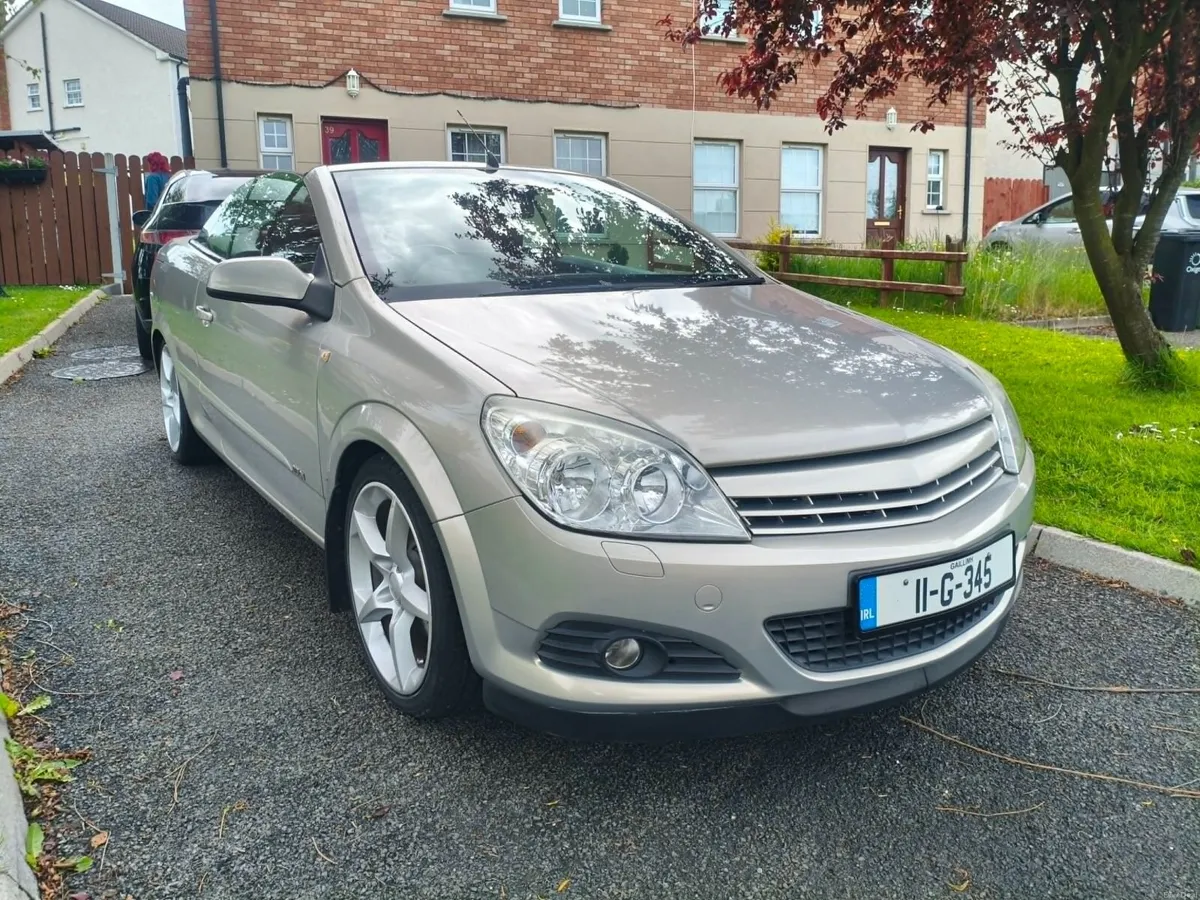 2011 Opel Astra TWINTOP Convertible - Image 4