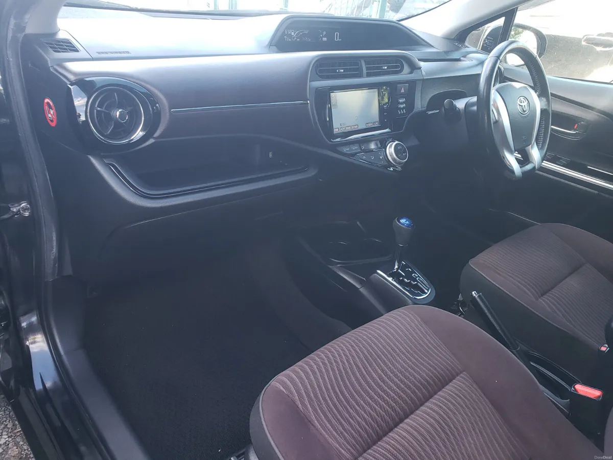 2015 G-model toyota Aqua - Image 3