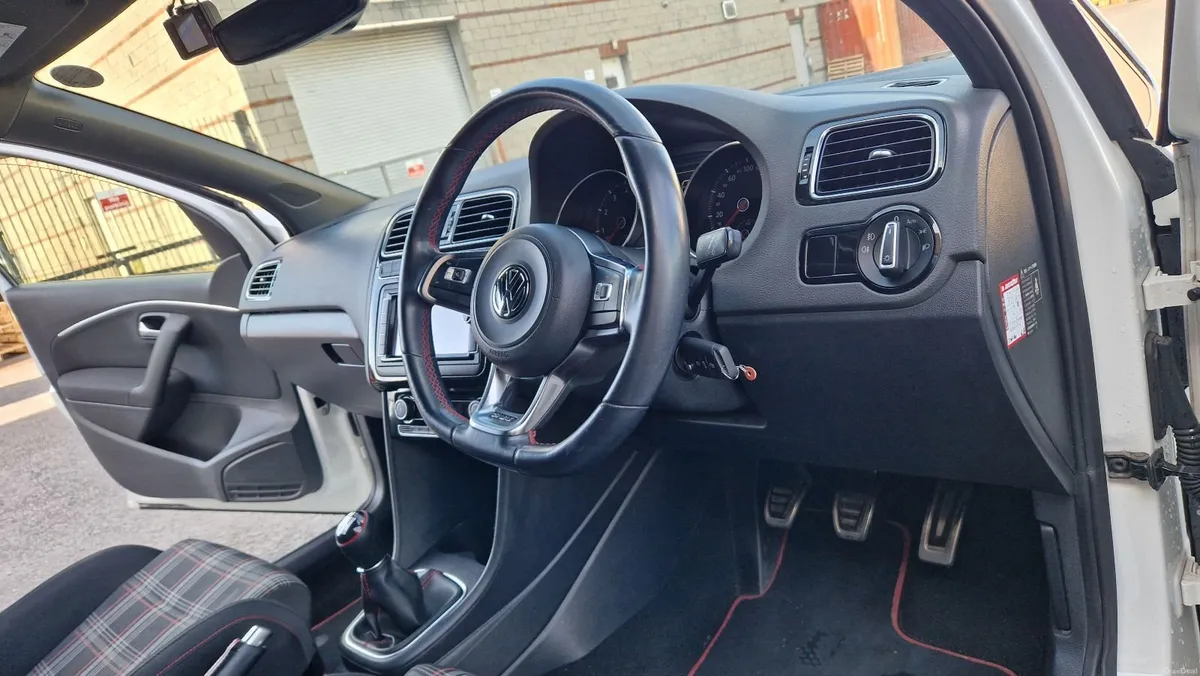 2016 VOLKSWAGEN POLO GTI - Image 4