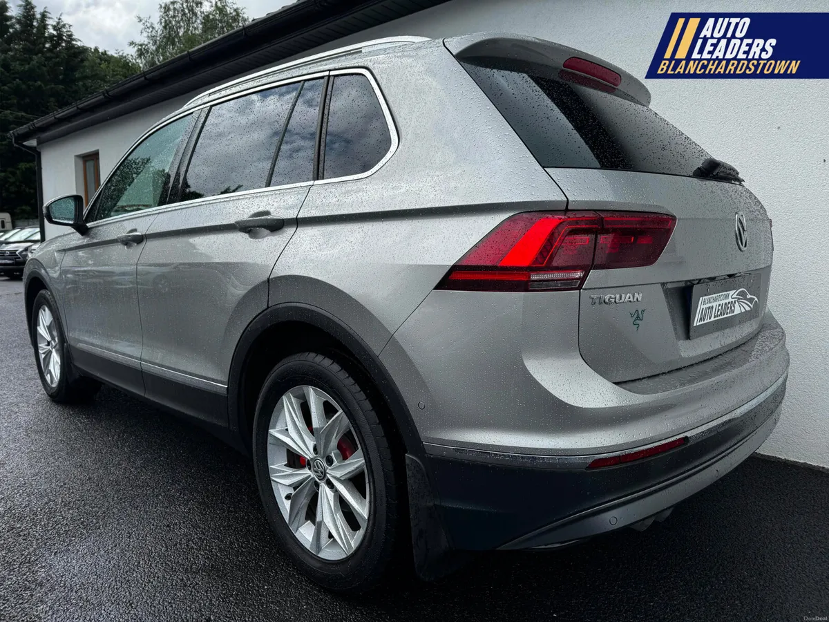 VOLKSWAGEN TIGUAN 2.0TDI HL AUTO 150BHP SKY VIEW - Image 4