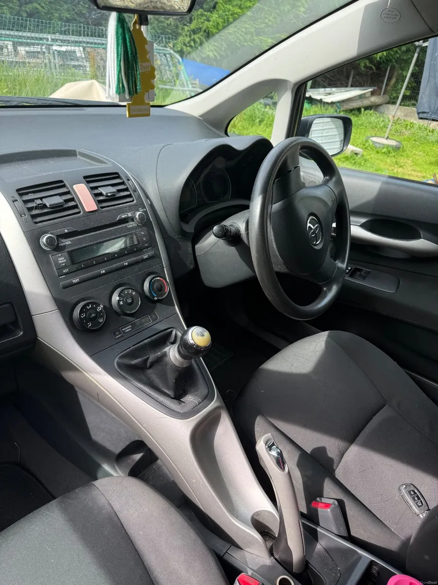 Toyota Auris 2008 - Image 2