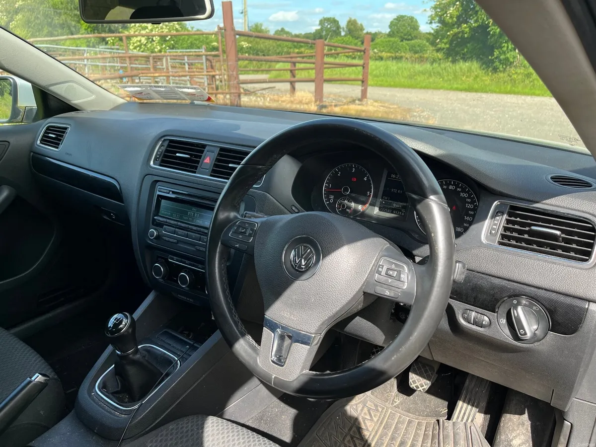 Volkswagen Jetta 2012 - Image 3