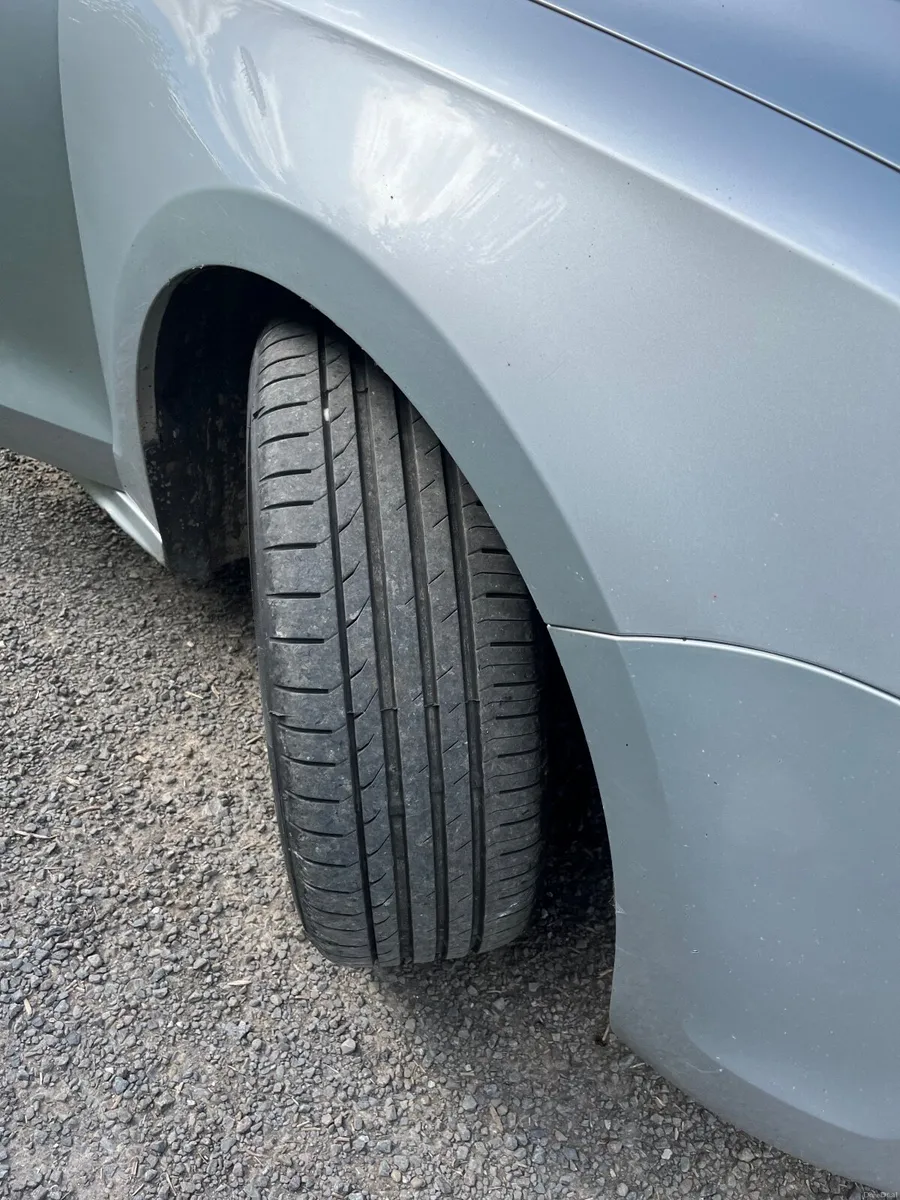 Volkswagen Jetta 2012 - Image 2